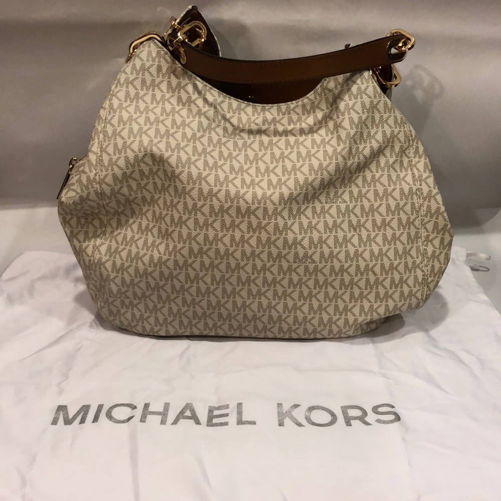 Micheal Kors purse